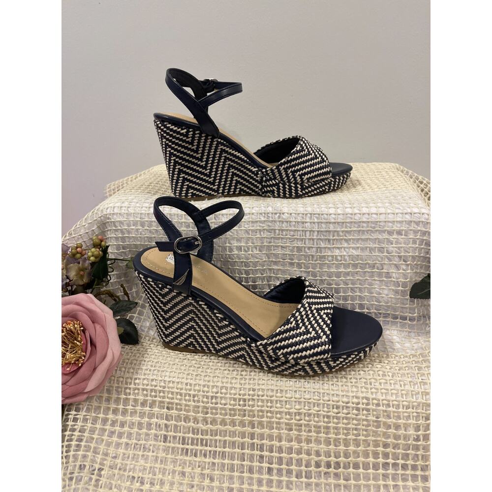Nautica‎ Chevron Wedge Sandals Women's Size 8.5 Navy Preppy Beachside Baddie